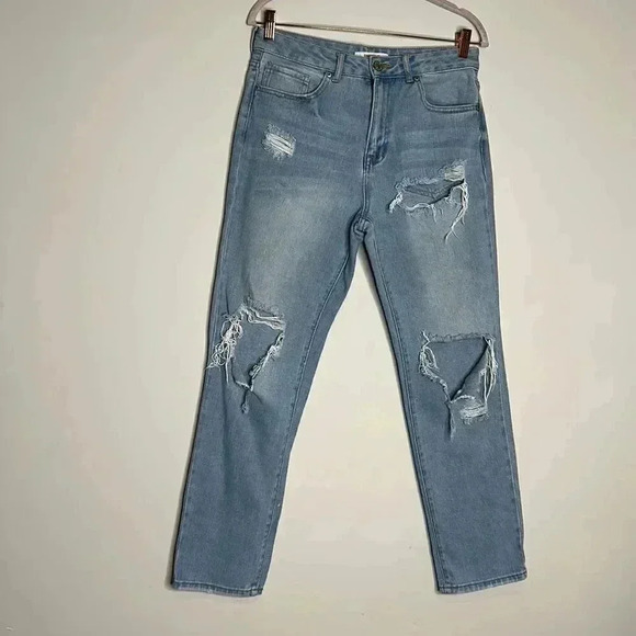 Forever 21 Men’s Ripped Jeans - Picture 1 of 8